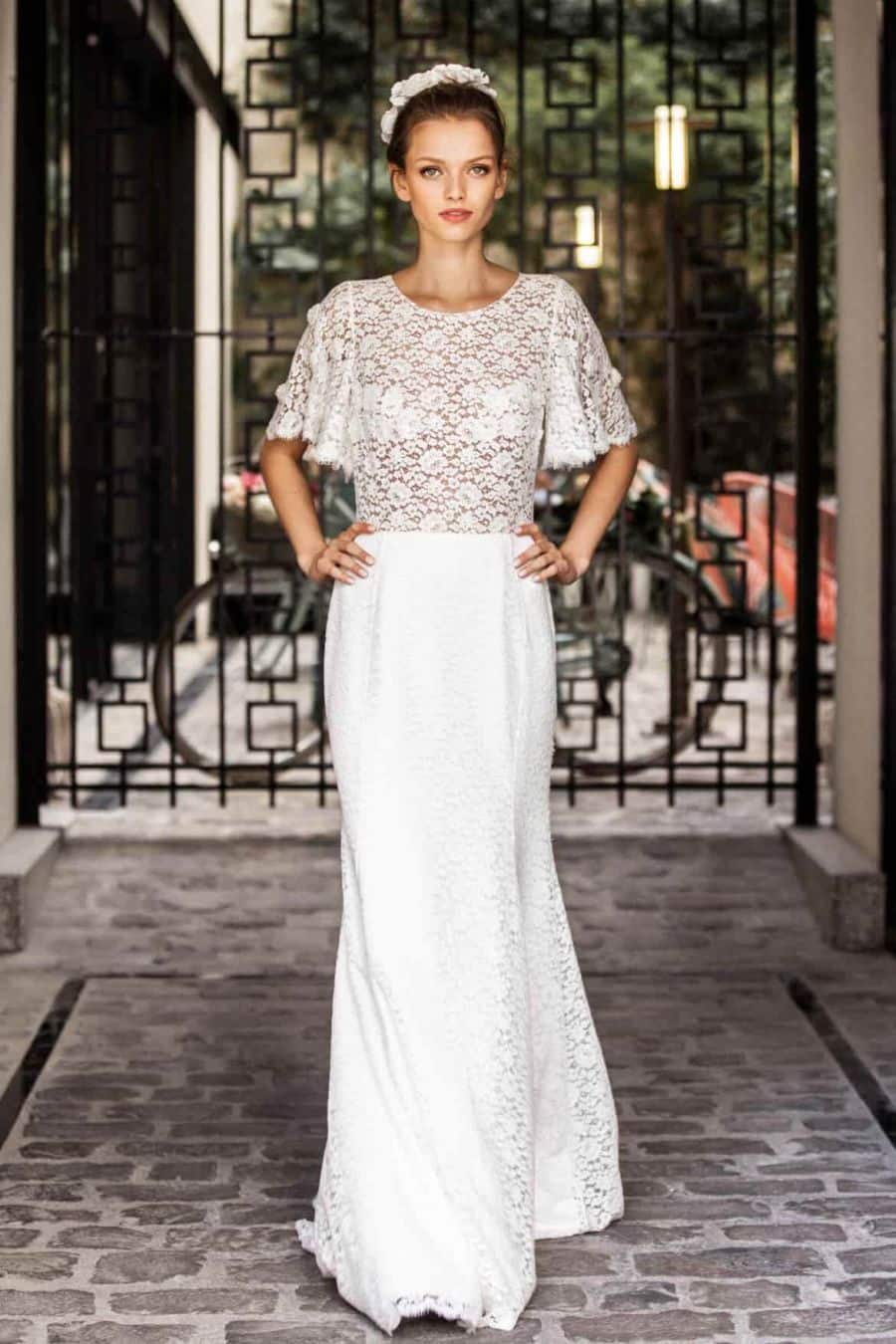 Sporty wedding gown with lace sleeves
